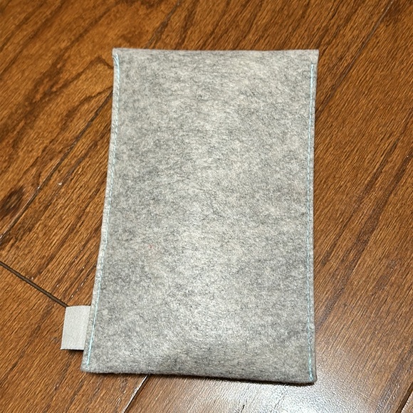 Hawaiian Airlines first class amenities kit—incomplete - Picture 5 of 5